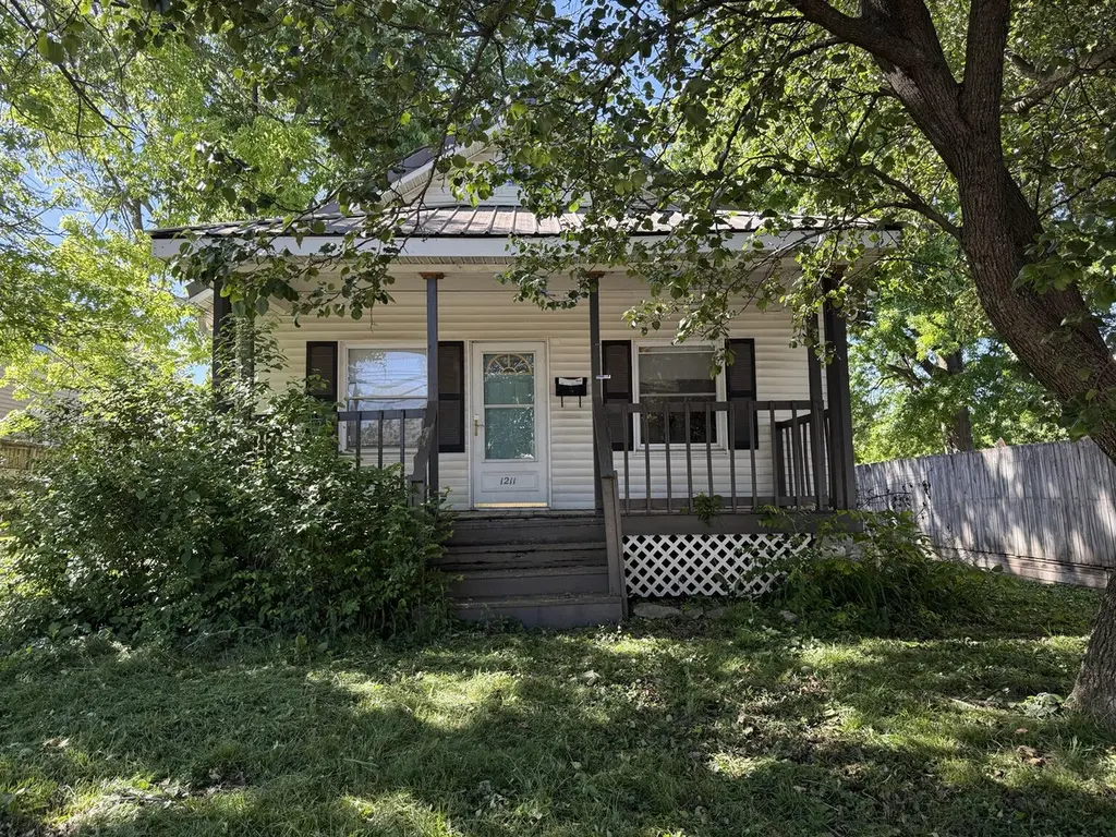 1211 Bryan Ave