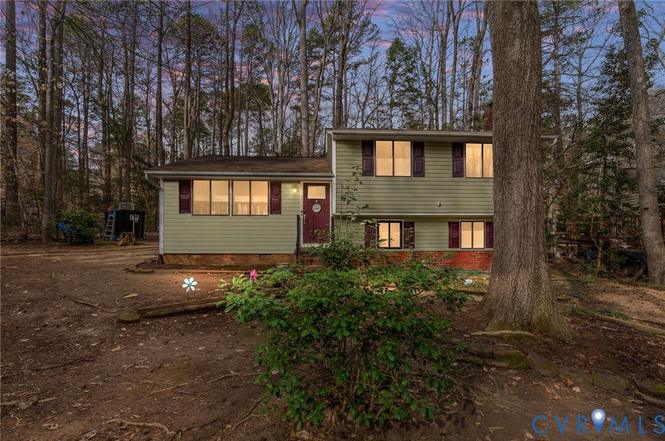 13313 Farm Crest Ct