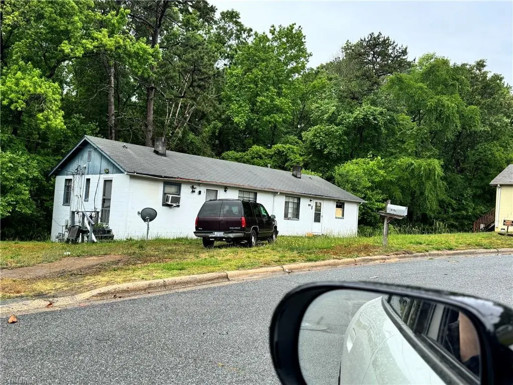 819 Douglas Dr
