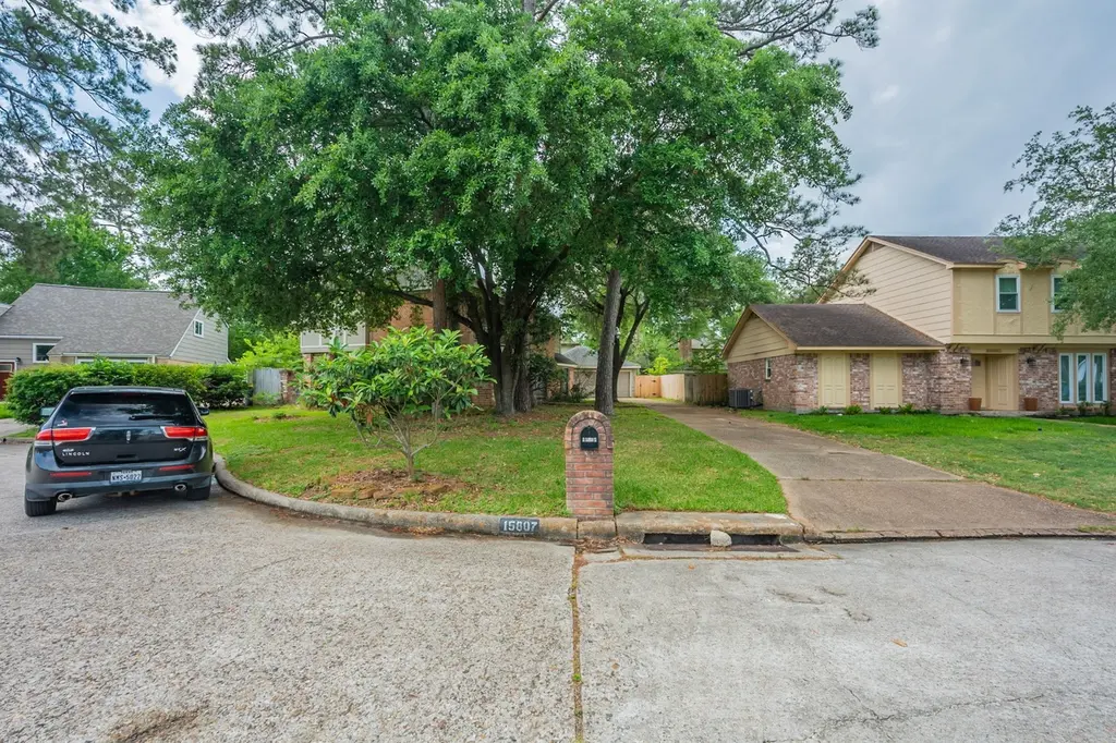 15807 Ripplewind Ln