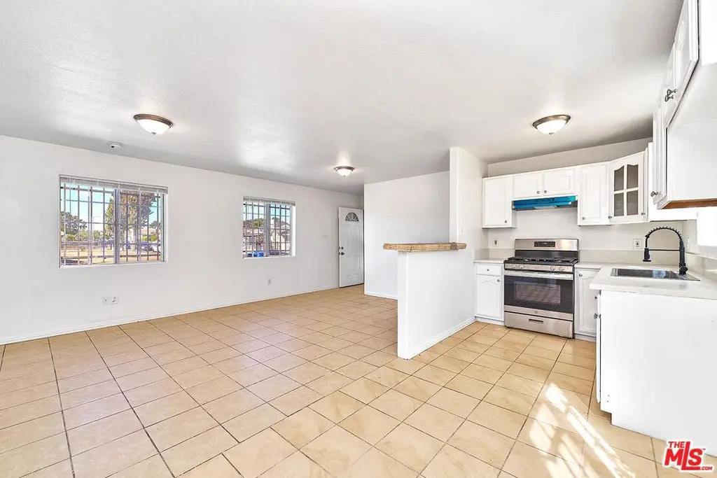 10800 S San Pedro St