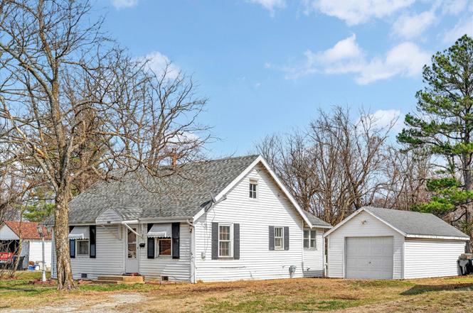 440 S White Oak Rd