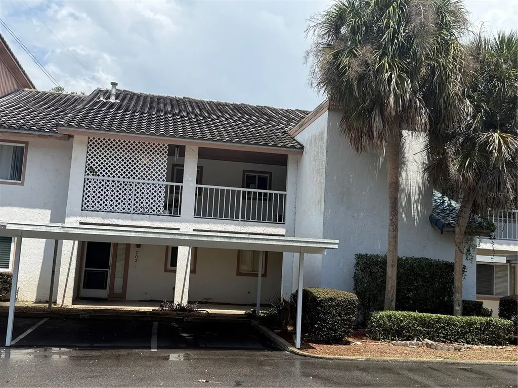 702 Country Ln NE #702