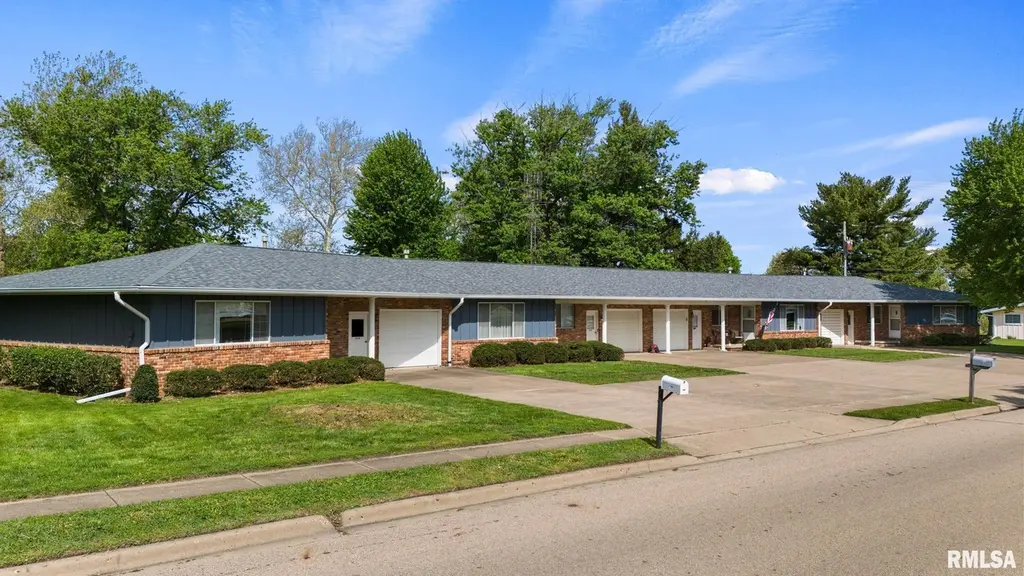 415 N Town Ave