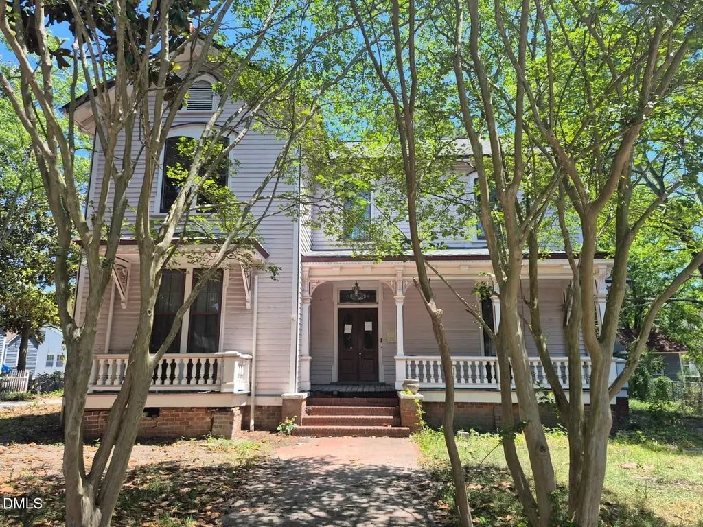 1205 N Main St