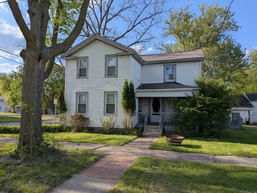 218 W Porter St