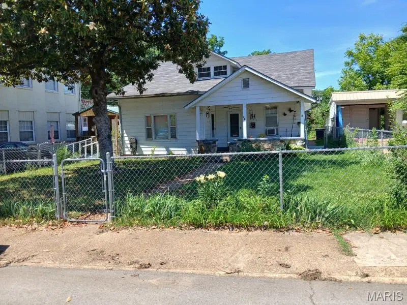 201 Pine St