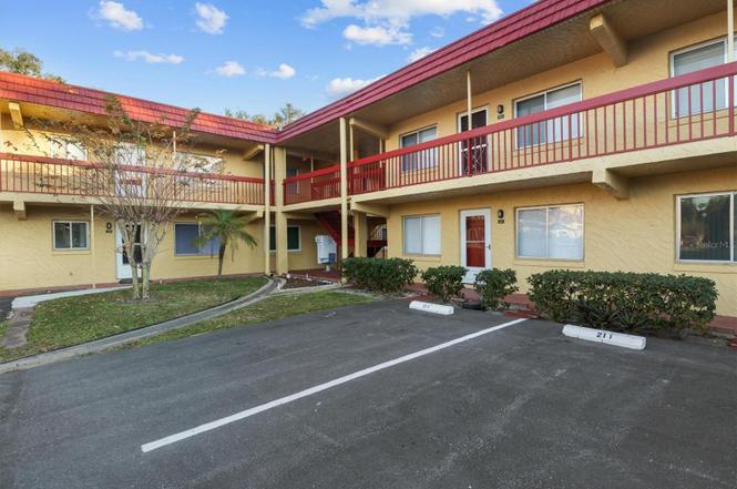 400 EL Camino Dr #210