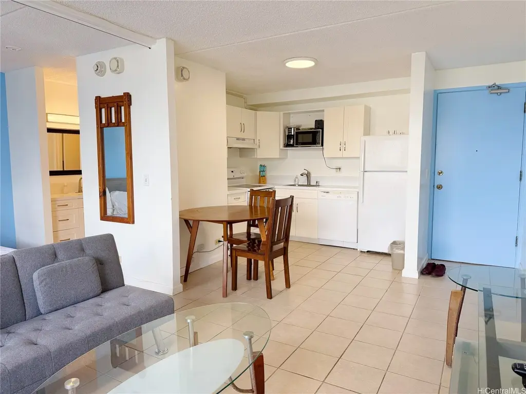 2240 Kuhio Ave #2004