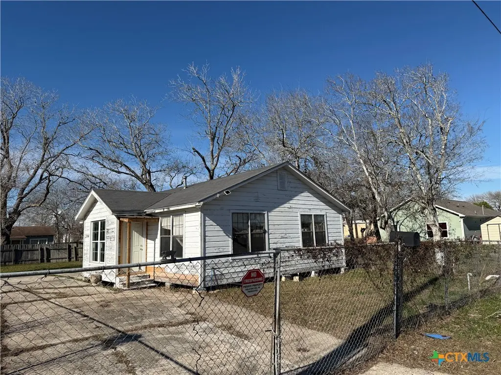 731 W Live Oak St