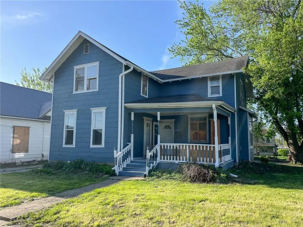 302 E 10th Ct