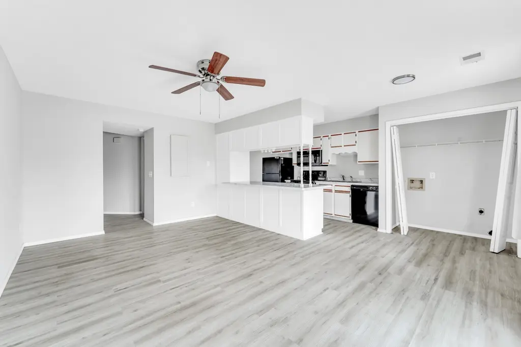 110 Kimberling Shores Ln #4