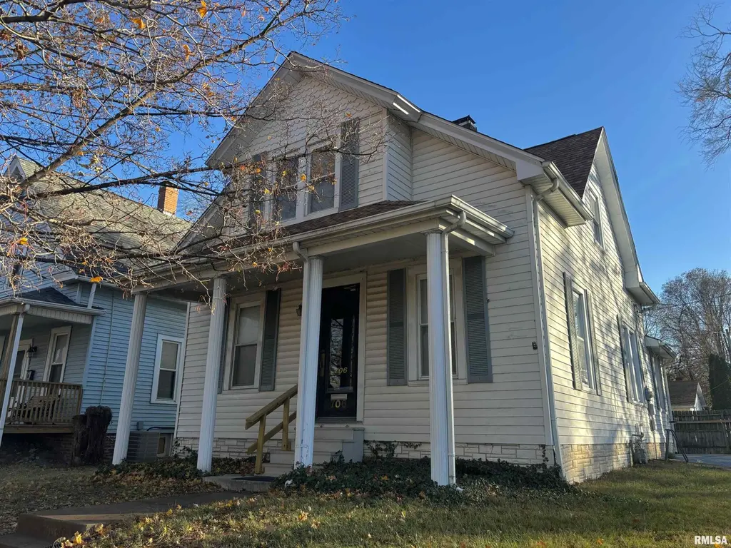 706 W South Grand Ave