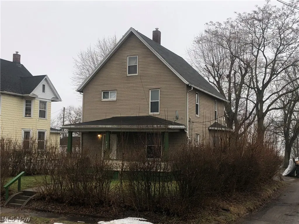 822 Highland Rd NE