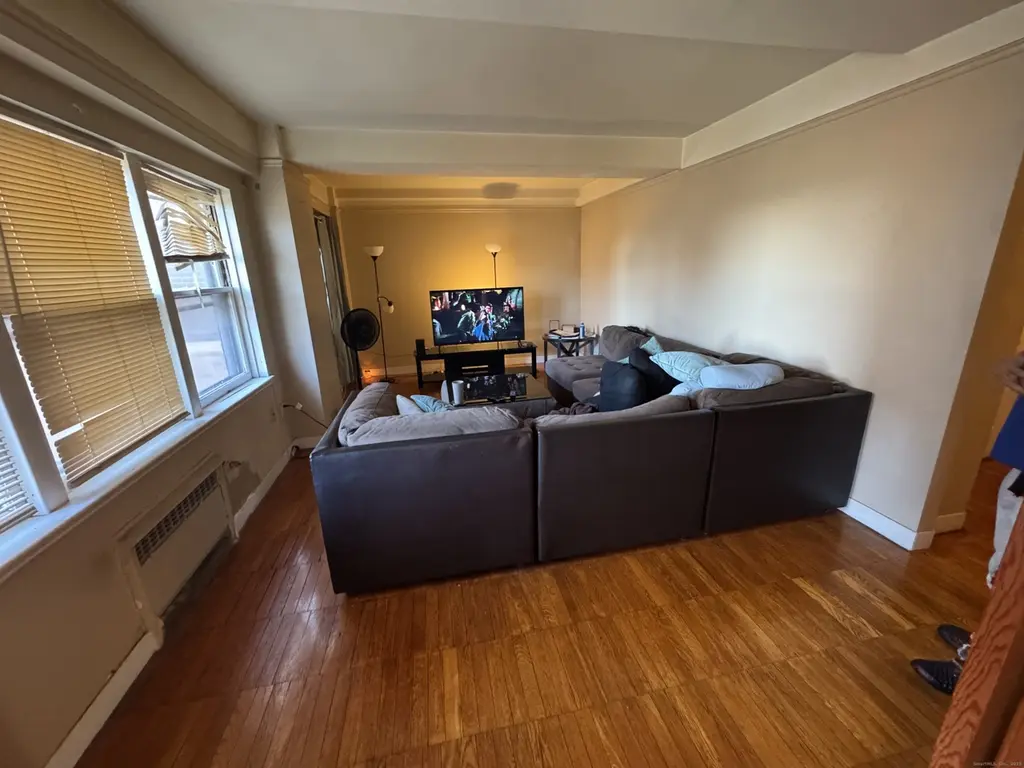 230 Farmington Ave Unit D8
