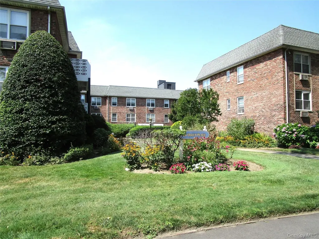 20 Daley Pl #128