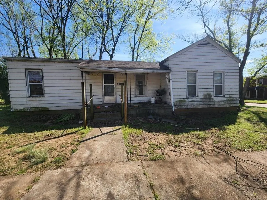 23 N Holbrook St