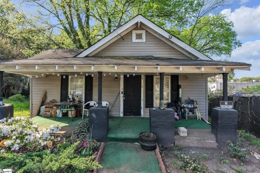1001 W Bramlett Rd