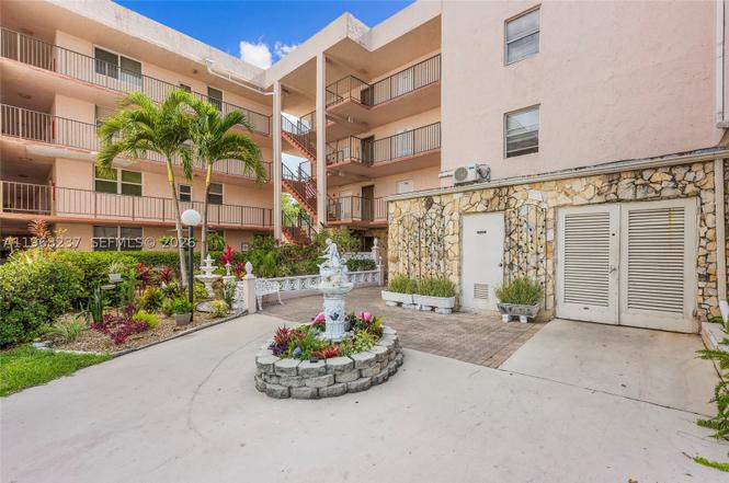 2861 Somerset Dr #104