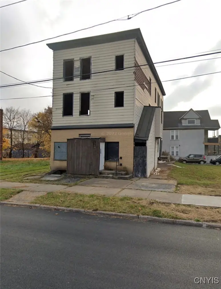 211 Kossuth Ave
