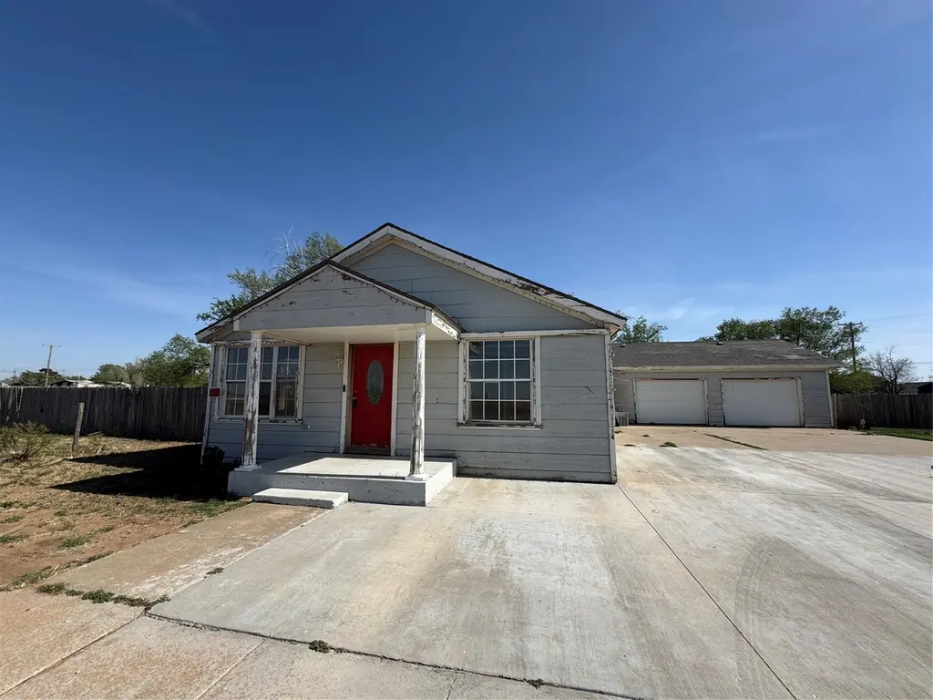 704 E Municipal Dr