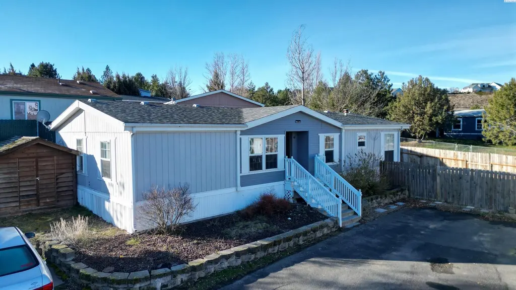 260 NW Golden Hills Dr #40