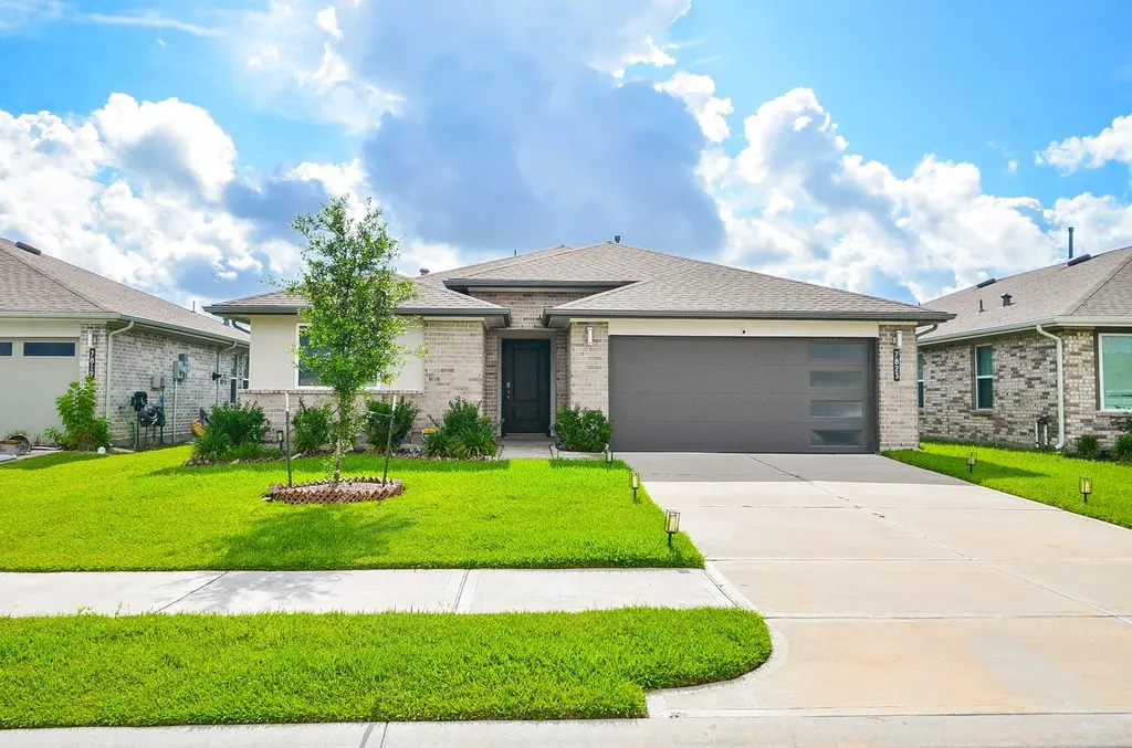 7823 Brushwood Dr