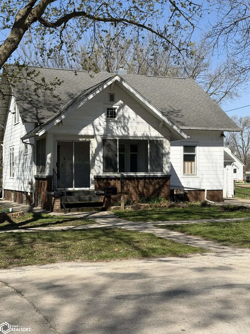 106 9th St N