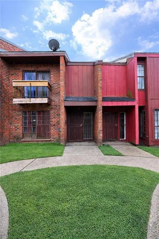 1204 Chimney Wood Ln