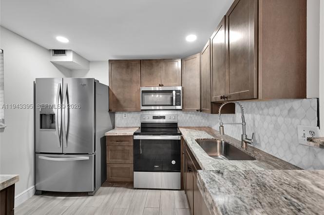 2850 Somerset Dr Unit 105L