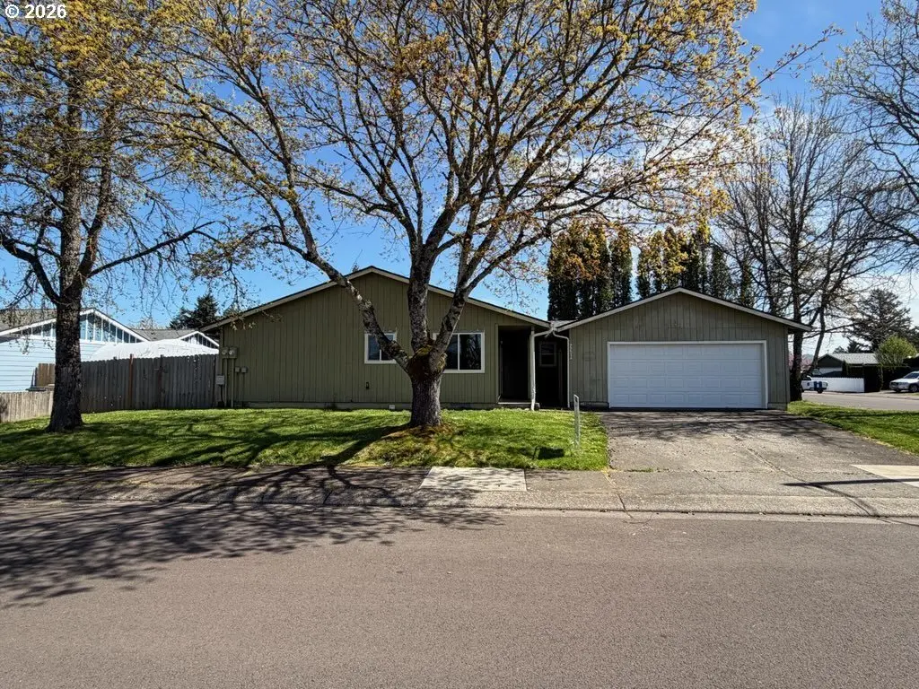 3328 Foxglove St