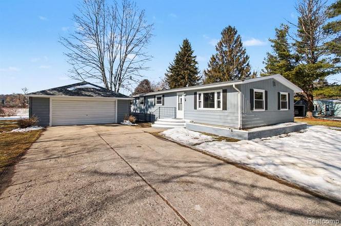 786 Red Oaks Dr