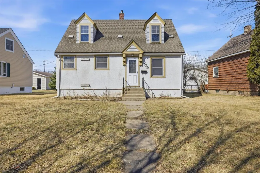 709 Michigan St