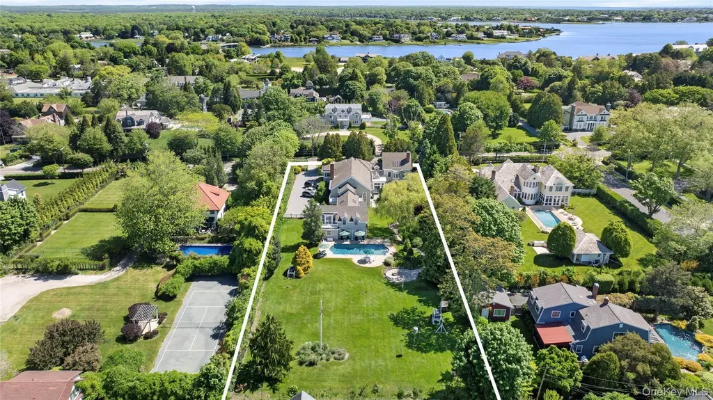 45 Beach Ln