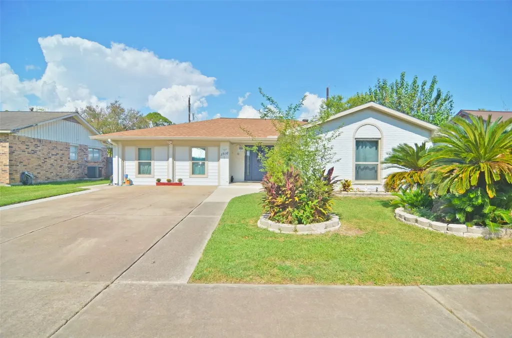 1716 Dolphin Dr