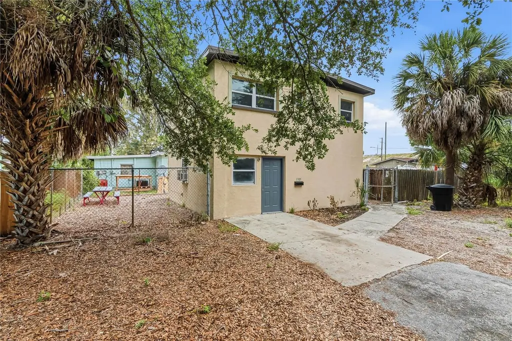 3305 Oakley Ave