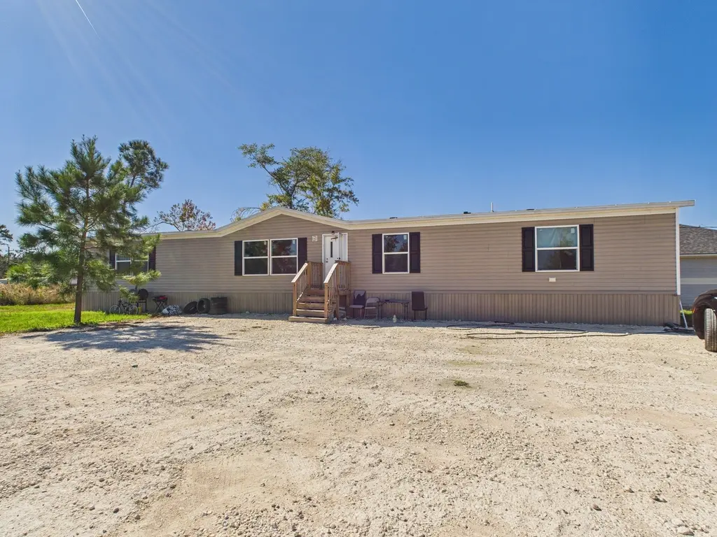 1016 Exotic Pine St