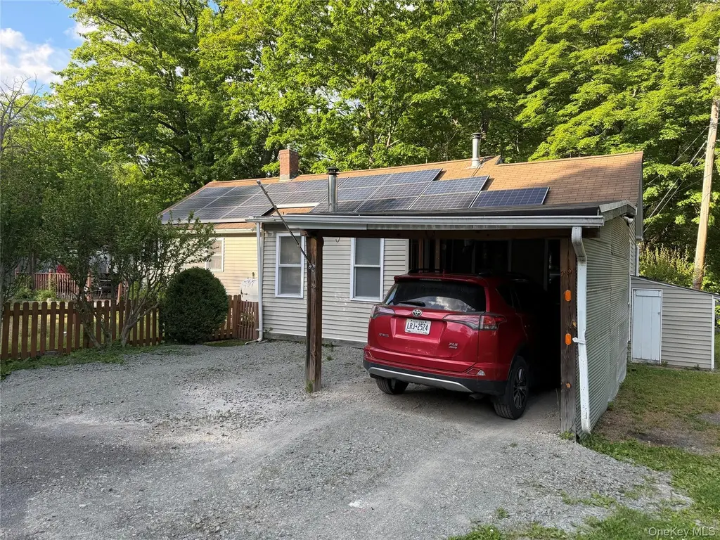 18 Maple Dr
