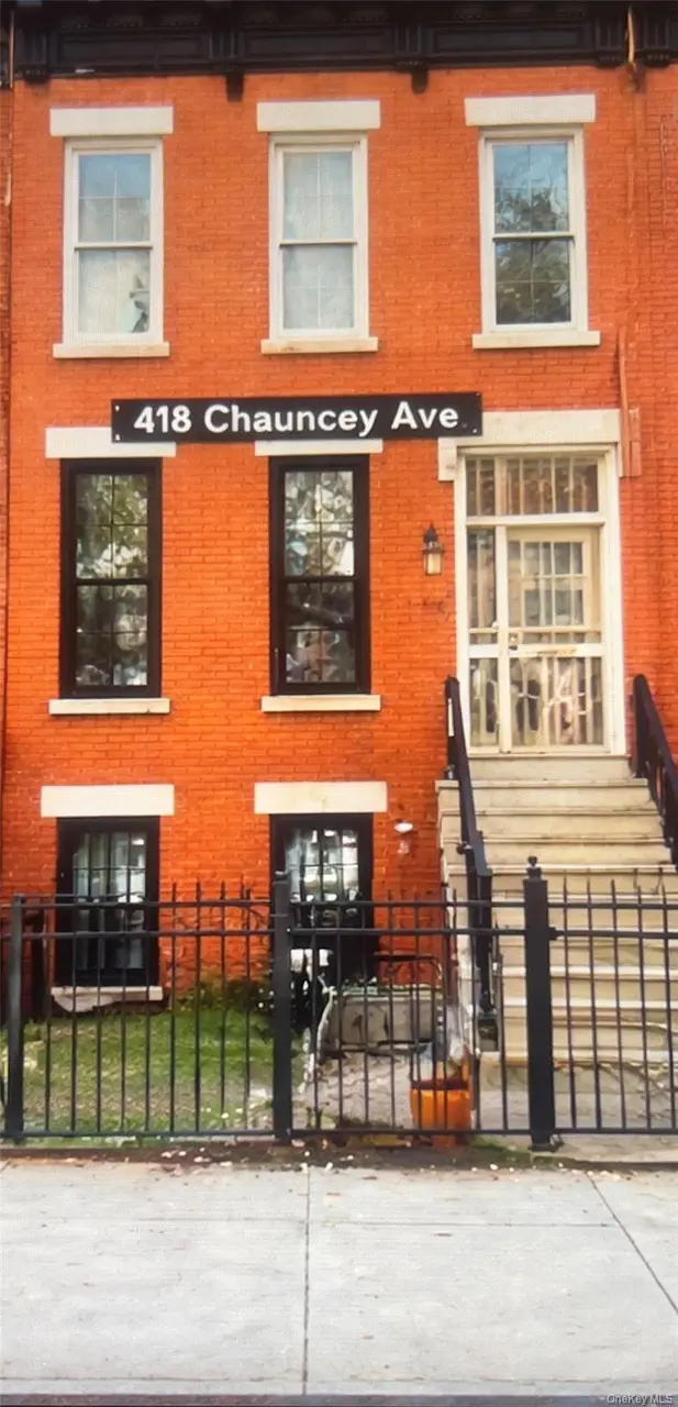 418 Chauncey St