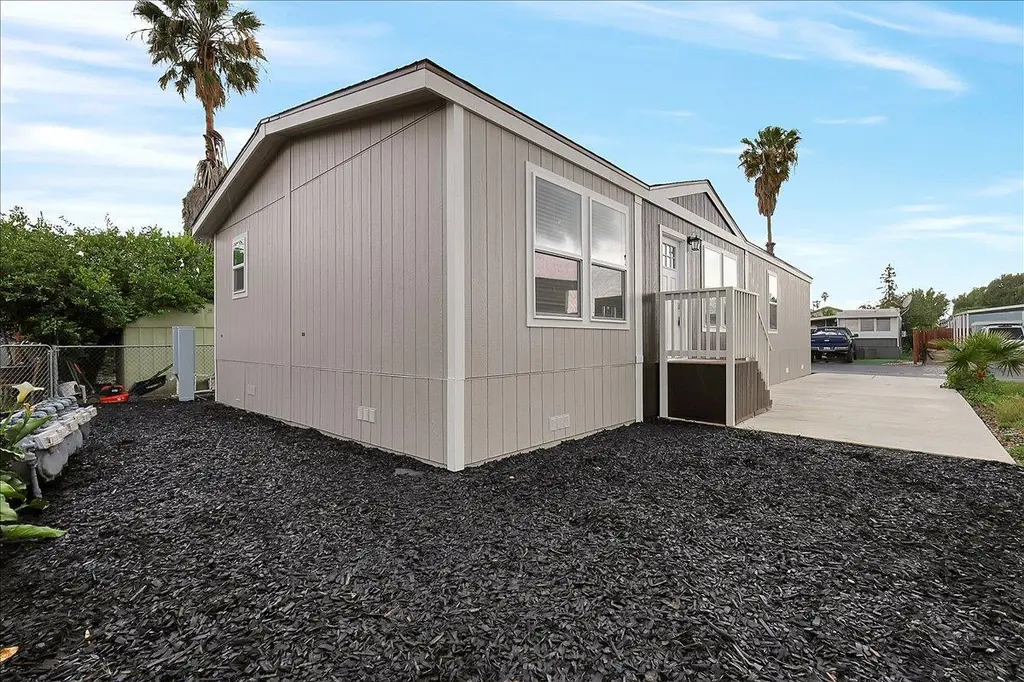 907 Bourn Dr #99