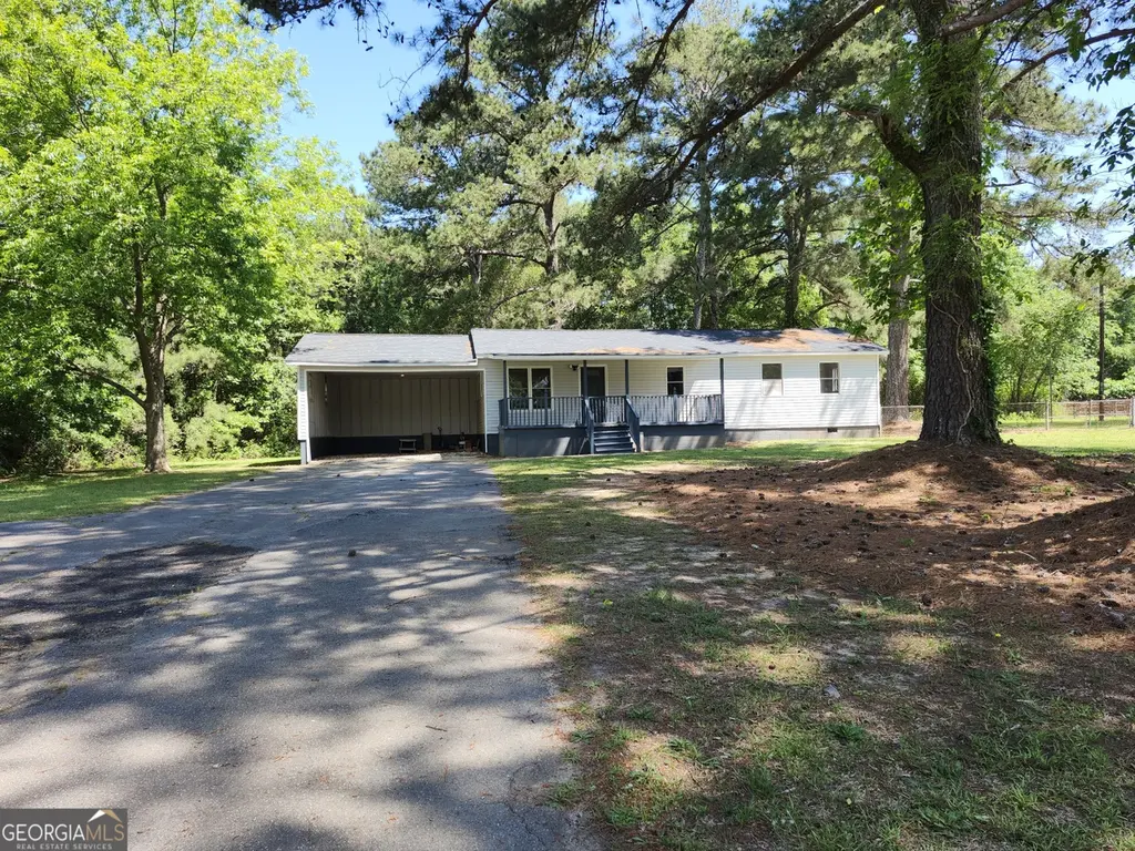 2563 Highway 81 E