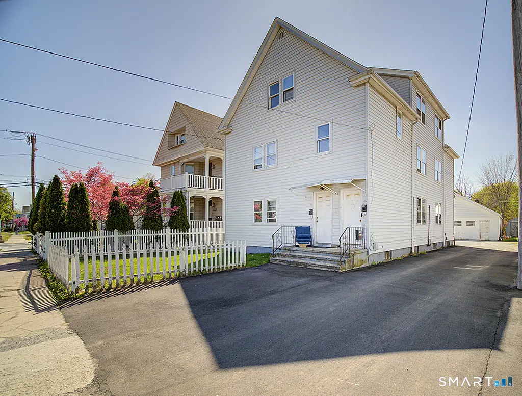 1052 Dixwell Ave
