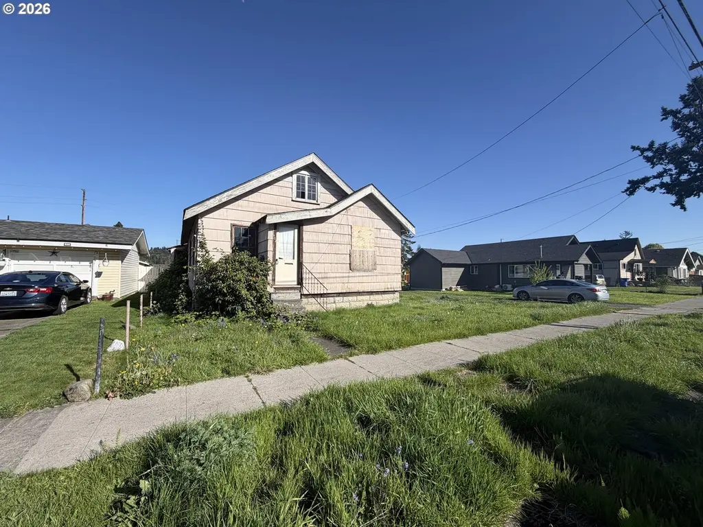 902 S 4th Ave