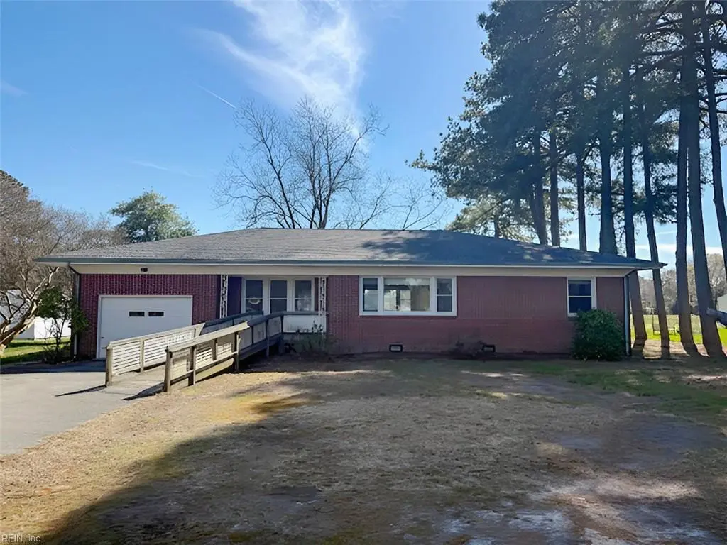 121 Circle Dr