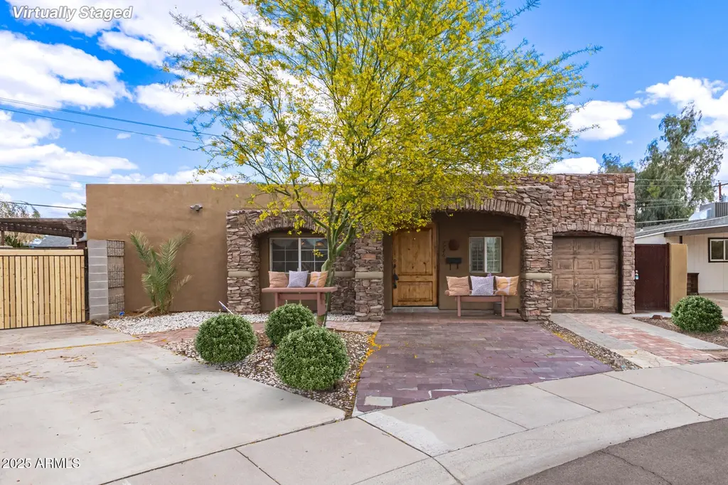 7726 E Kimsey Ln