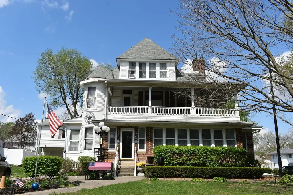 330 E Locust St