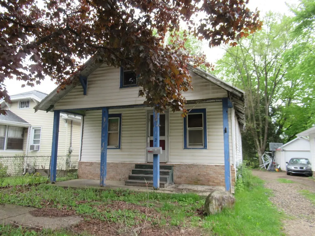 124 Sharon Ave