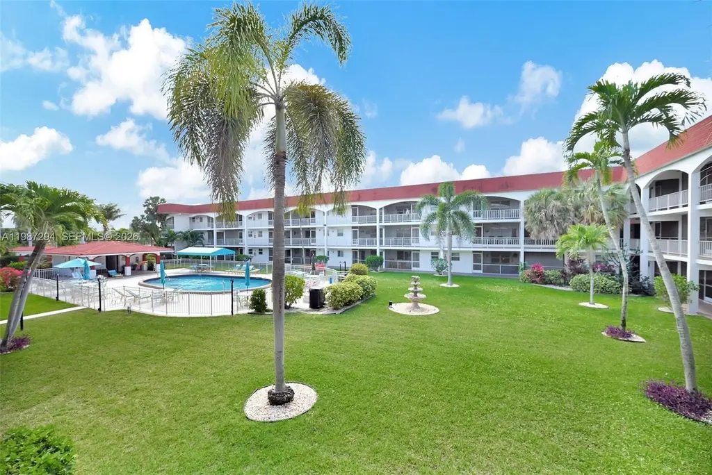 580 Egret Dr #122
