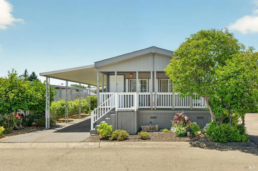 44 Hacienda Dr