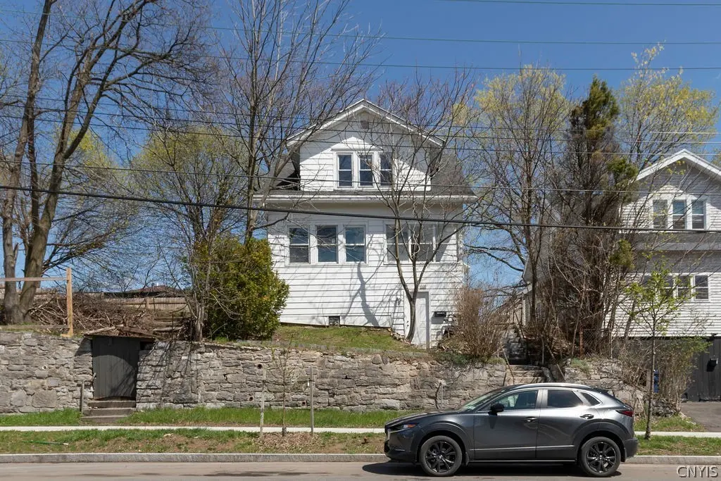 608 Carbon St